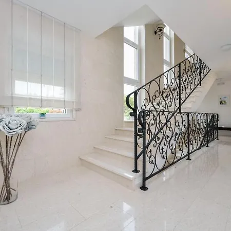Apartment Luxury Arta-2 With Heated Pool And Jacuzzi