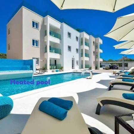 Luxury Arta-2 With Heated Pool And Jacuzzi Apartment